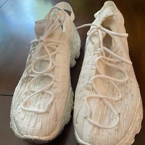 White Nike space hippies